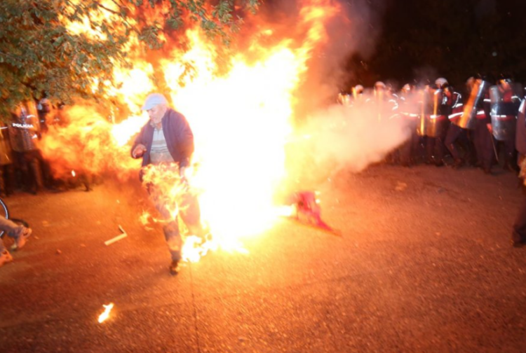 VIDEO – Aktorja rrëfen momentet dramatike në protestë: Policia i hodhi babait flakëhedhës, mund të kishte vdekur
