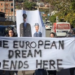 Video – “Ëndrra europiane përfundon këtu”, pritet me protestë ardhja e emigrantëve në Shëngjin. KE: Marrëveshja Rama-Meloni e jashtëligjshme