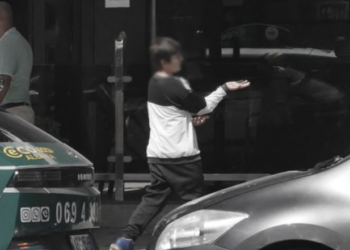 Akuzohet se shfrytëzonte fëmijën e saj të mitur për të lypur, procedohet e reja