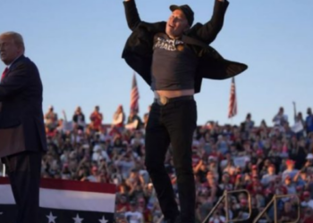 Trump rikthehet në Pensilvani, Elon Musk “i pushton” foltoren