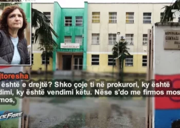 Drejtoresha përjashton maturantët, “Jeni kriminelë, më bëtë ‘meme’ se marr para”