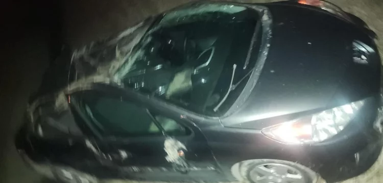 Aksident në rrugën Vlorë-Fier/ Makina bie në kanal, plagoset drejtuesja