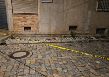 Aksidenti në Korçë, drejtuesi i motorit përplaset me murin