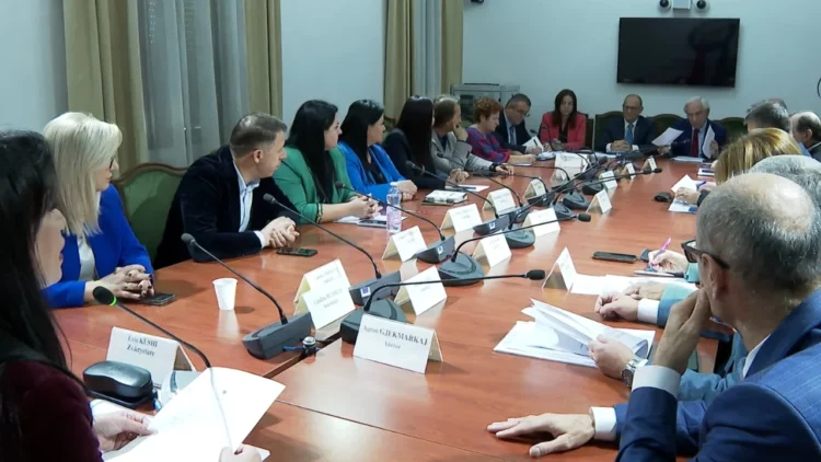 Projektligji/ Debate në Kuvend, rektorët: Po cenohet liria akademike e universiteteve