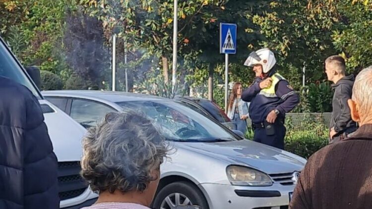 Aksident në Elbasan, makina përplas të moshuarin