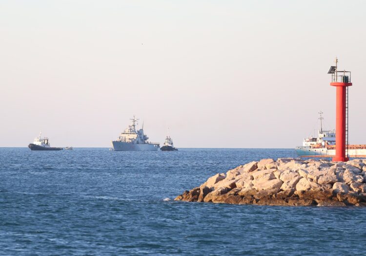 Marrëveshja Rama-Meloni, anija italiane me 16 emigrantë mbërrin në Portin e Shëngjinit