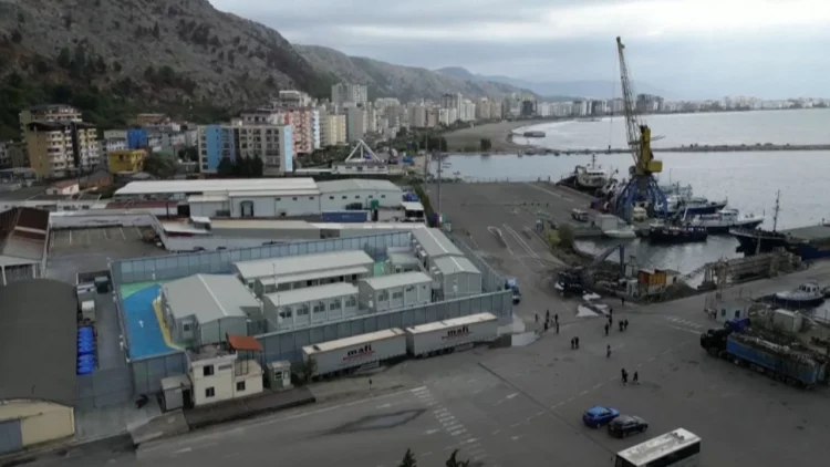 Emigrantët mbërrijnë nesër me anijen ushtarake “Libra”, do të vendosen në kampin e Gjadrit