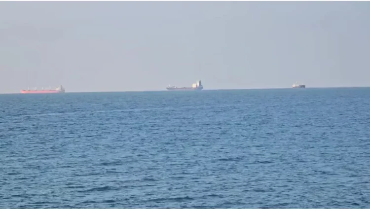 Mbërrin në Portin e Durrësit anija “Moliva” që transporton 2100 ton mbetje toksike