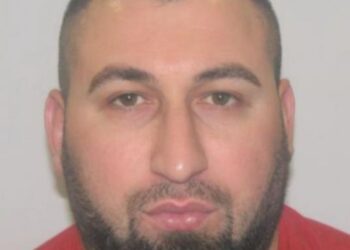 U kap me armë dhe tritol në mes të Athinës! kush është Armiol Rrasa, i arrestuar edhe 12 herë më parë