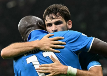 Napoli tregohet cinik në “San Siro”, mund Milanin dhe nis arratinë në krye