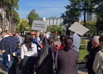 Shoqata e të Verbërve marshim sensibilizues në Tiranë