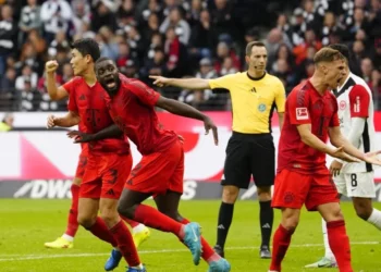 Bayern ndalet nga Frankfurt, minutat e fundit dramatike shokojnë bavarezët