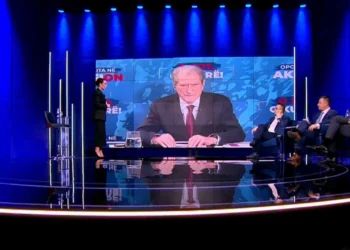 Shpallja “non-grata”/ Berisha: Më arrestuan se dështuan të bëjnë opozitë kukull, mosbindja civile ka nisur nga unë