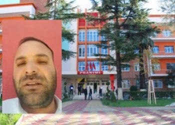 “E gjeja mjeken duke luajtur në telefon”/ I vdiq foshnja, babai mes lotësh: Mos i ka rënë nga dora…