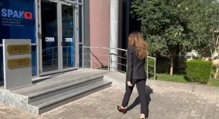Deputetja e Partisë Demokratike, Elda Hoti paraqitet në SPAK