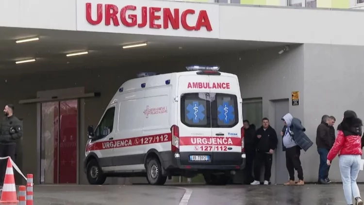 Detaje nga ngjarja e rëndë! Foshnja lindi e pajetë, nëna vdiq më pas nga çarja e rruazave të kuqe të gjakut