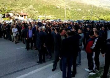 Opozita bllokon sot rrugët kryesore, priten përplasje me policinë