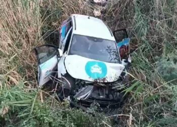 Plagoset shoferja e taksisë në rrugën Lushnje-Berat, pasi makina bie në kanal