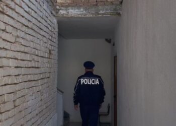 Babai plagosi me thikë të birin/ Nëna e të miturit: Ndodhi pa dashje, më lironi burrin