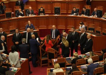 Kuvend pa opozitë, kërkohet përjashtimi edhe i 3 deputetëve të tjerë të PD