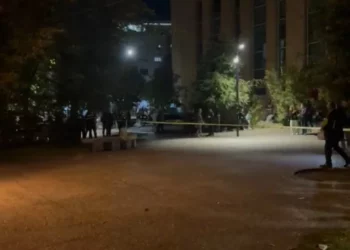 Selia e PS kthehet në skenë krimi pas molotovëve, mbërrijnë ekspertët për të mbledhur provat