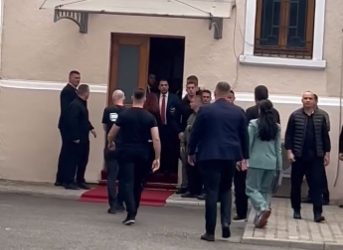 Nuk u lejua të futej në Parlament, deputetja demokrate: S’isha e përjashtuar! Përgjigjen do ta marrin më 7 tetor