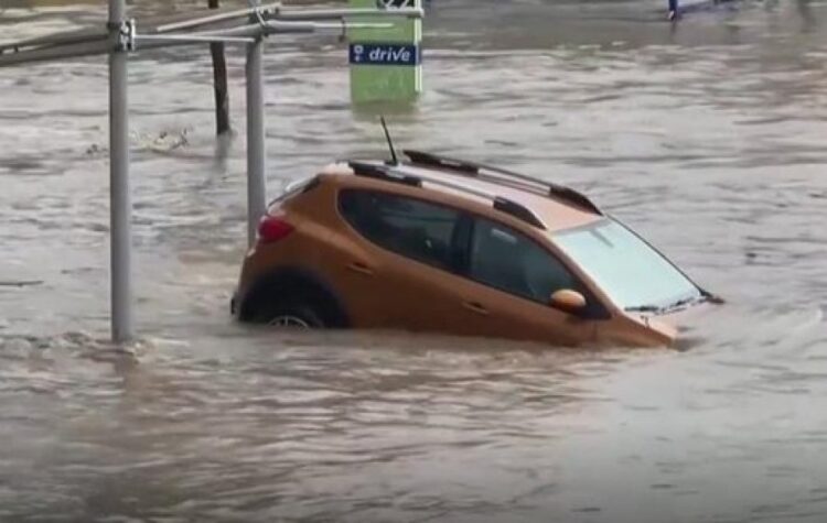 Përmbytje në Francë, vendoset alarmi i kuq në disa qytete