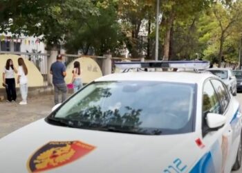 Ish-ushtaraku amerikan vjedh makinën në Vorë dhe arrestohet në Elbasan