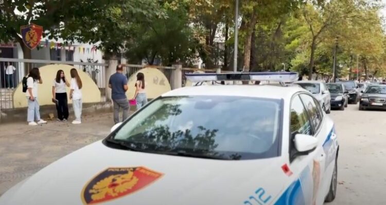 Ish-ushtaraku amerikan vjedh makinën në Vorë dhe arrestohet në Elbasan