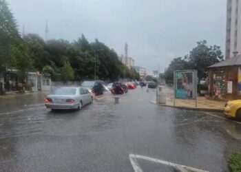 Reshjet në Shkodër përmbytin rrugët