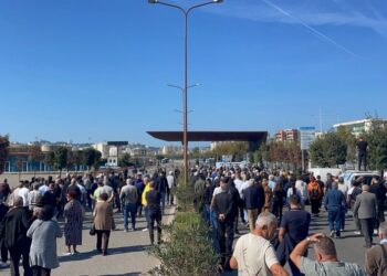 Rikthimi i anijes me mbetje toksike në Portin e Durrësit, qytetarët në protestë