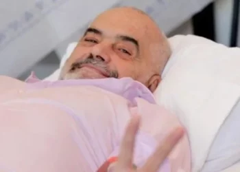 Edi Rama përfundon përsëri në spital, i nënshtrohet një operacioni