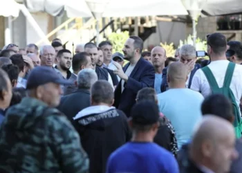 Salianji shkruan nga burgu: Populli shkund çdo tirani!