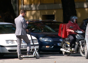 Problemi me skuterët elektrikë! Një pjesë nuk respektojnë rregullat dhe as nuk gjobiten për shkeljet