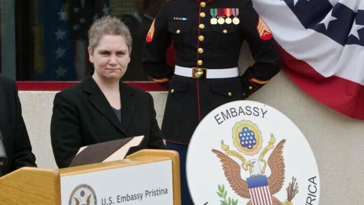 Ndërron jetë ambasadorja e parë amerikane që shërbeu në Kosovë
