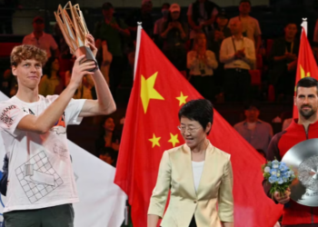 Sinner mbretëron në Shangai, zhgënjim për serbin Gjokoviç