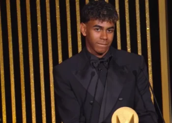 Ceremonia “Topi i artë”, Yamal i Barcelonës kap trofeun e parë