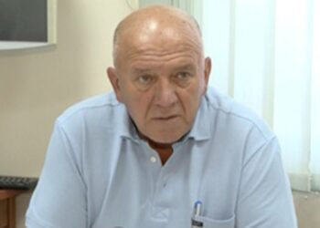 Si ndihet kur sheh kolegët në gjyq? Doktori: Qëkur mjekësia u bë biznes…