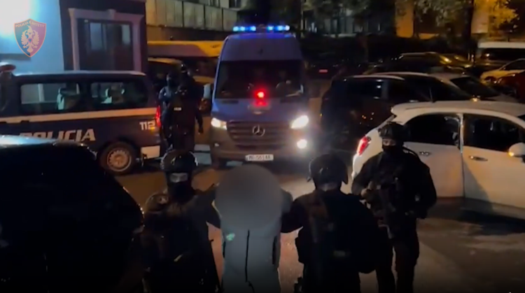 Operacioni/ Rreth 48 ton lëkurë me kokainë në Qerekë, përpunohej për në BE, të arrestuar edhe 2 kolumbianë dhe 1 venezuelian