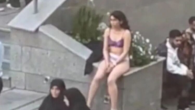 Video – Studentja e Iranit shkon e zhveshur në universitetin islamik, arrestohet