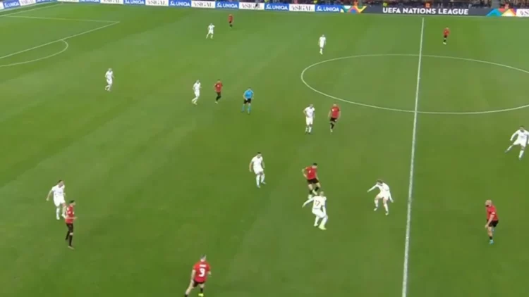 Tronditet porta e Strakoshës, traversa shpëton dy herë kuqezinjtë