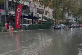 Reshjet, Vlora zgjohet nën ujë