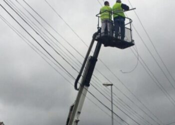 Moti me reshje dhe erë të fortë, disa fshatra mbeten pa energji elektrike në Shkodër