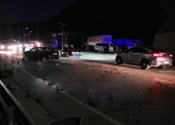 Aksident i trefishtë në Pogradec, çifti i bashkëshortëve përfundon në spital