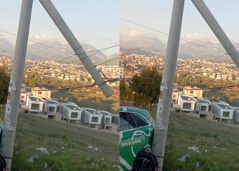 Makina këput në dysh shtyllën, pa drita zona në Tiranë