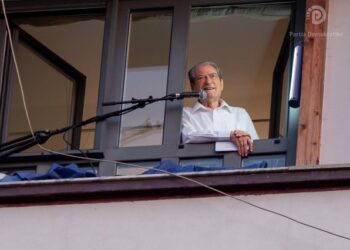 Berisha-studentëve: Të bashkohemi në mosbindje civile