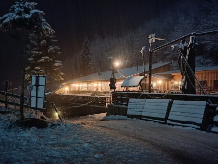 Bie bora e parë në Korçë, zbardhet Dardha