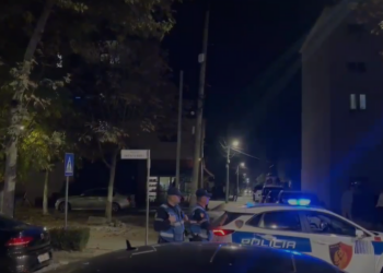 Plagoset me armë zjarri 18-vjeçarja në Fier, përfundon në spital