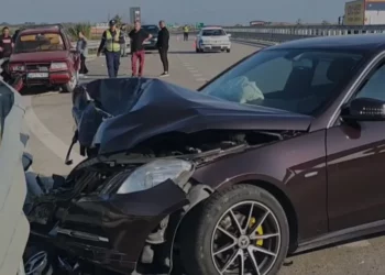 Aksident i trefishtë në Fier, plagoset një person