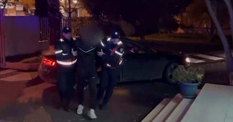 Në kërkim për drogë dhe shfrytëzim prostitucioni, arrestohet i riu në Durrës